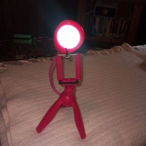 Selfie tripod (cellphone)